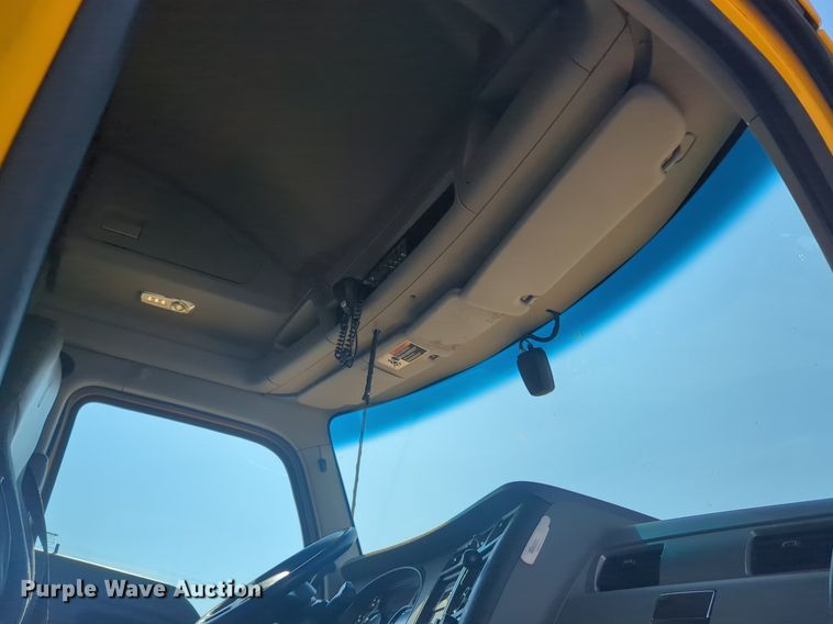 image for item NW9617 2019 Kenworth  T680 semi truck