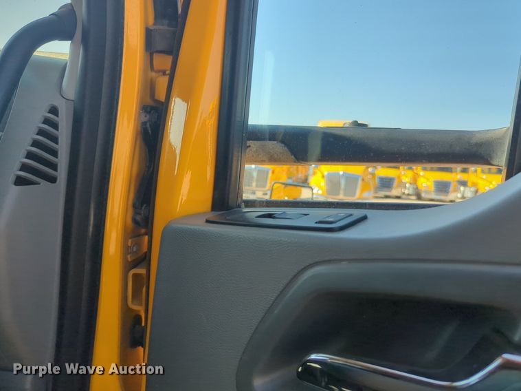 image for item NW9617 2019 Kenworth  T680 semi truck