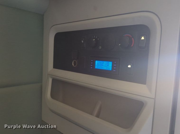 image for item NW9617 2019 Kenworth  T680 semi truck