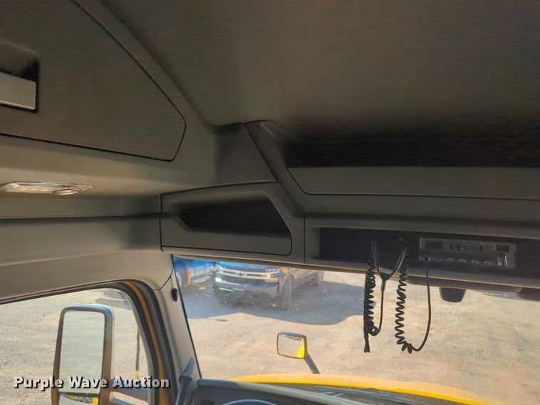 image for item NW9617 2019 Kenworth  T680 semi truck