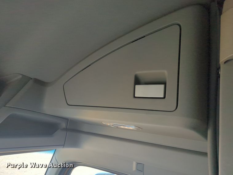 image for item NW9617 2019 Kenworth  T680 semi truck