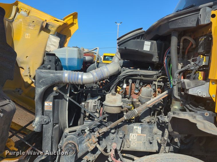 image for item NW9617 2019 Kenworth  T680 semi truck