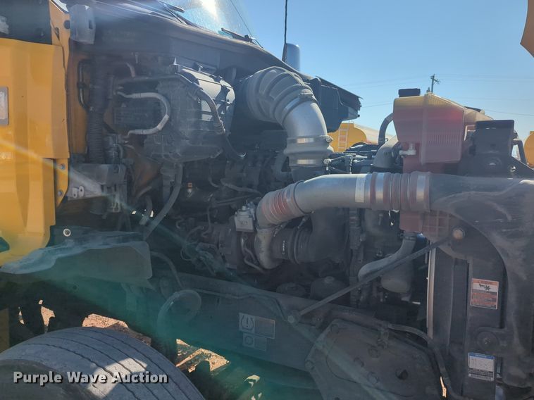 image for item NW9617 2019 Kenworth  T680 semi truck