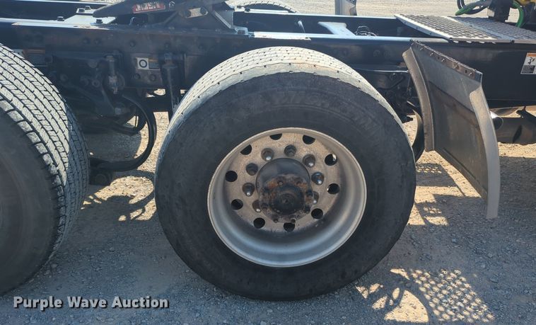 image for item NW9617 2019 Kenworth  T680 semi truck