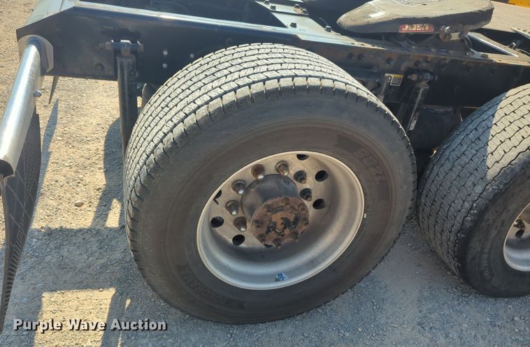 image for item NW9617 2019 Kenworth  T680 semi truck