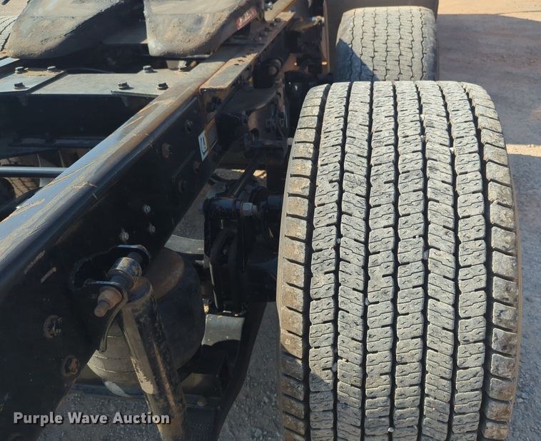 image for item NW9617 2019 Kenworth  T680 semi truck