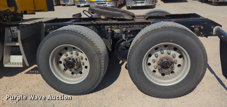 image for item NW9617 2019 Kenworth  T680 semi truck