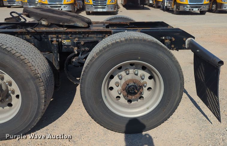 image for item NW9617 2019 Kenworth  T680 semi truck