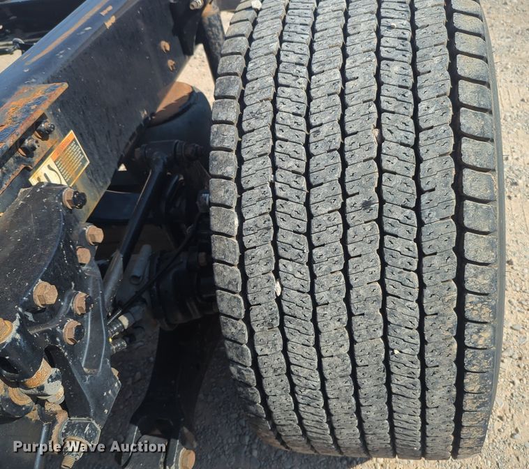 image for item NW9617 2019 Kenworth  T680 semi truck