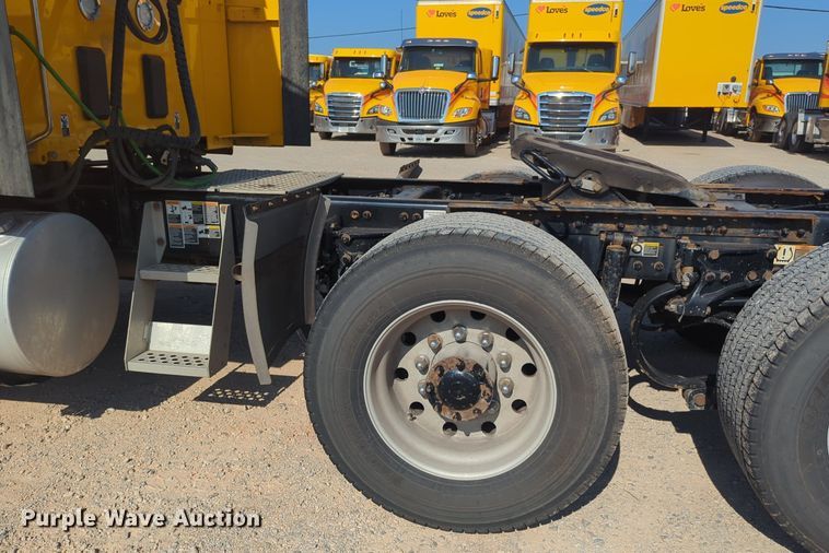 image for item NW9617 2019 Kenworth  T680 semi truck