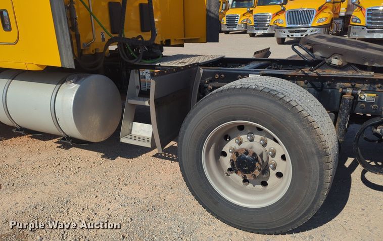 image for item NW9617 2019 Kenworth  T680 semi truck