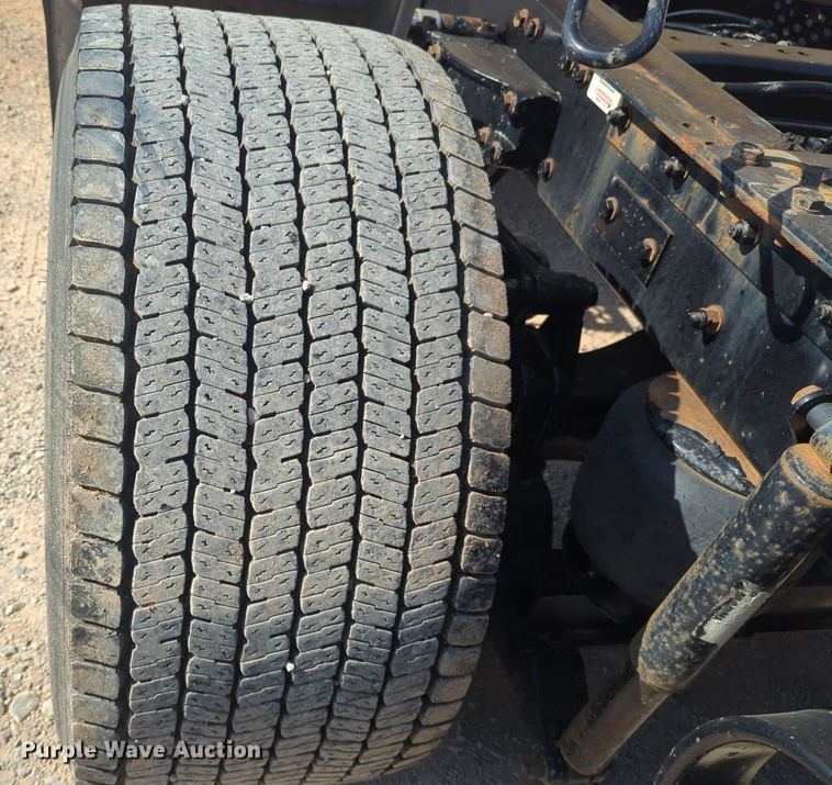 image for item NW9617 2019 Kenworth  T680 semi truck