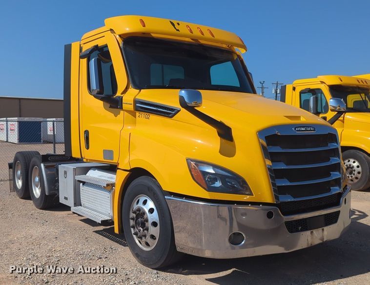 image for item NW9618 2021 Freightliner  Cascadia 126 semi truck