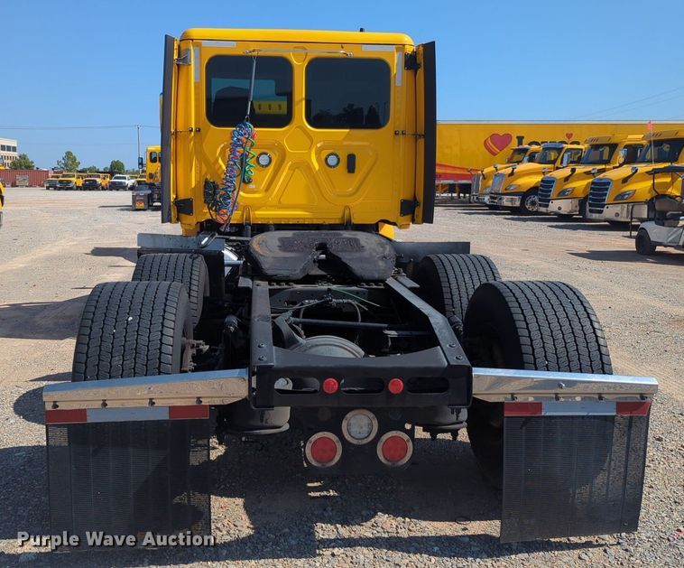 image for item NW9618 2021 Freightliner  Cascadia 126 semi truck