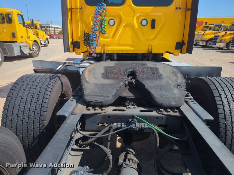 image for item NW9618 2021 Freightliner  Cascadia 126 semi truck