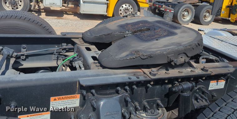 image for item NW9618 2021 Freightliner  Cascadia 126 semi truck