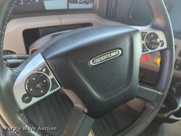 image for item NW9618 2021 Freightliner  Cascadia 126 semi truck