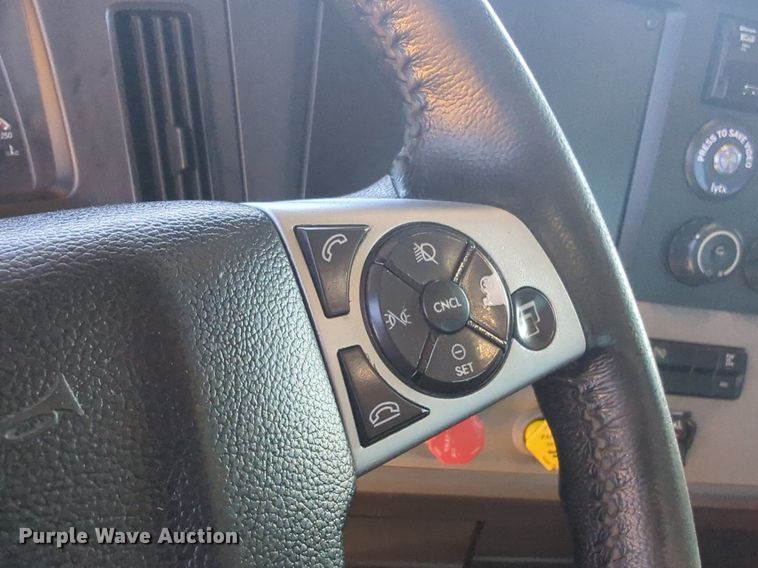 image for item NW9618 2021 Freightliner  Cascadia 126 semi truck