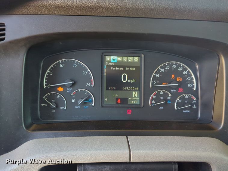 image for item NW9618 2021 Freightliner  Cascadia 126 semi truck