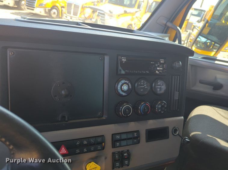 image for item NW9618 2021 Freightliner  Cascadia 126 semi truck