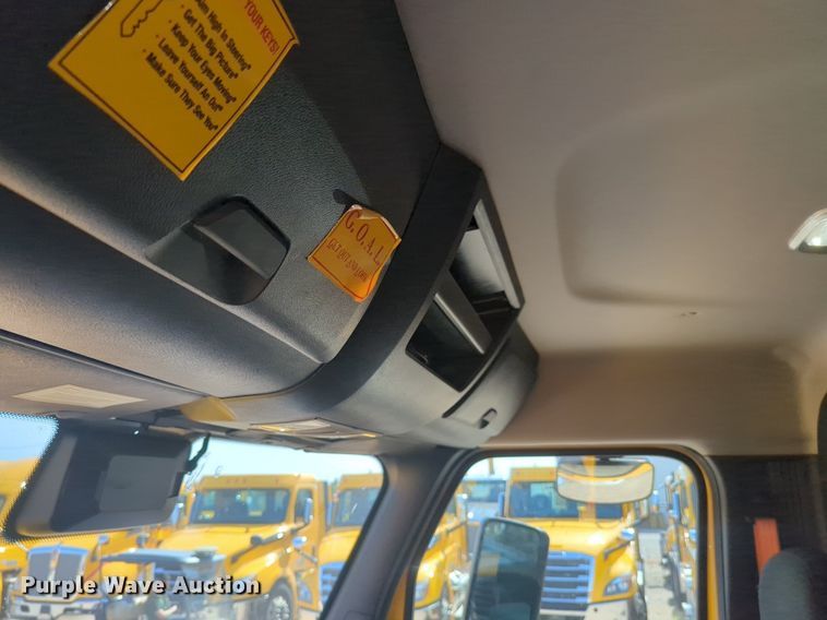 image for item NW9618 2021 Freightliner  Cascadia 126 semi truck