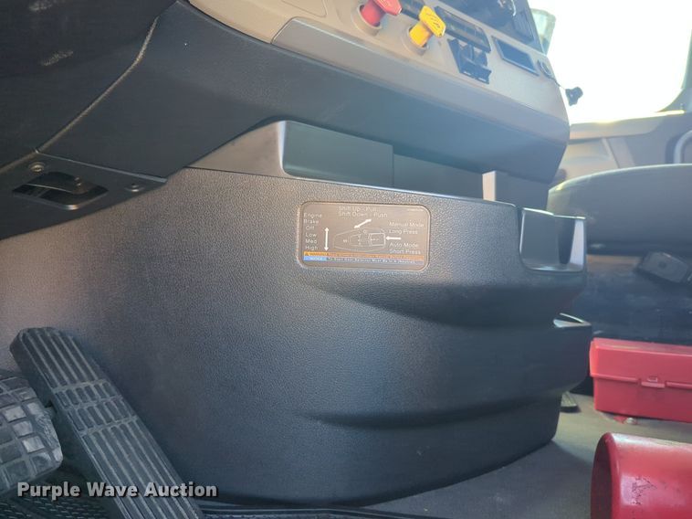 image for item NW9618 2021 Freightliner  Cascadia 126 semi truck