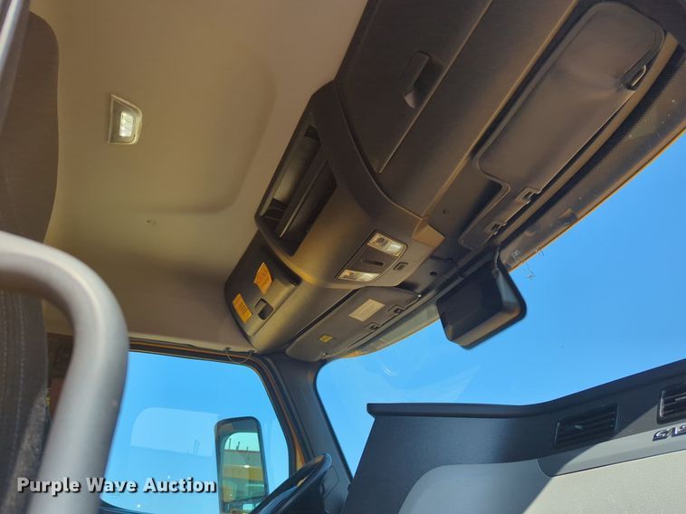 image for item NW9618 2021 Freightliner  Cascadia 126 semi truck