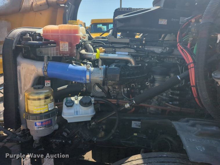 image for item NW9618 2021 Freightliner  Cascadia 126 semi truck