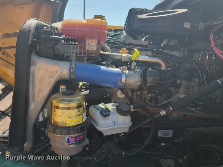 image for item NW9618 2021 Freightliner  Cascadia 126 semi truck