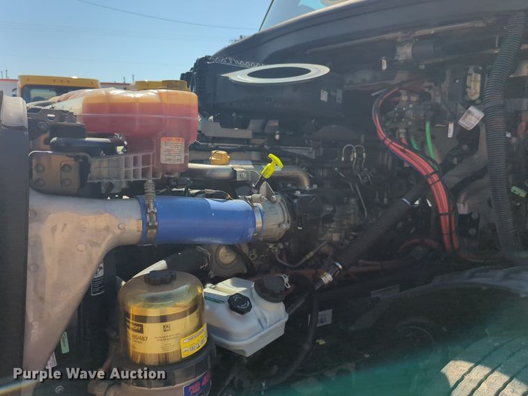 image for item NW9618 2021 Freightliner  Cascadia 126 semi truck