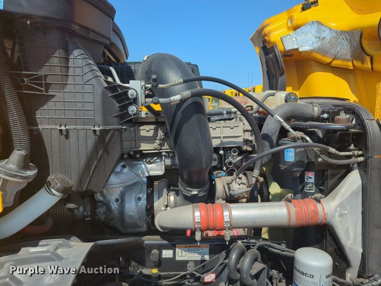 image for item NW9618 2021 Freightliner  Cascadia 126 semi truck