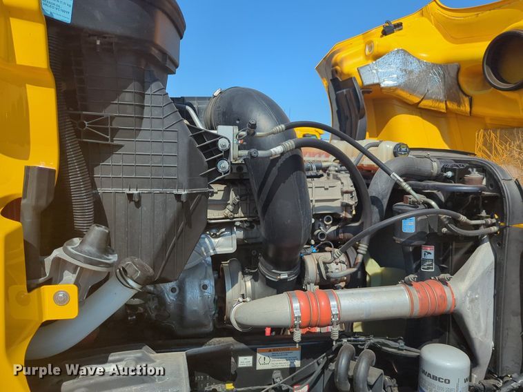 image for item NW9618 2021 Freightliner  Cascadia 126 semi truck