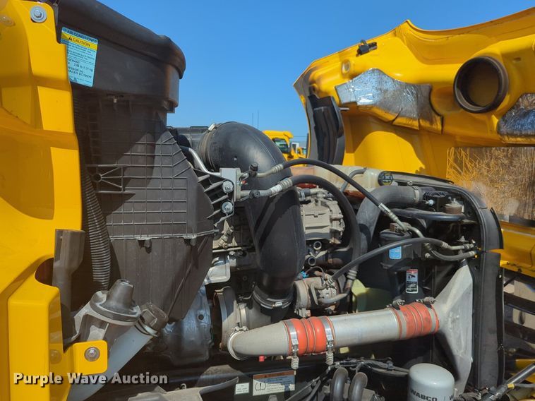 image for item NW9618 2021 Freightliner  Cascadia 126 semi truck