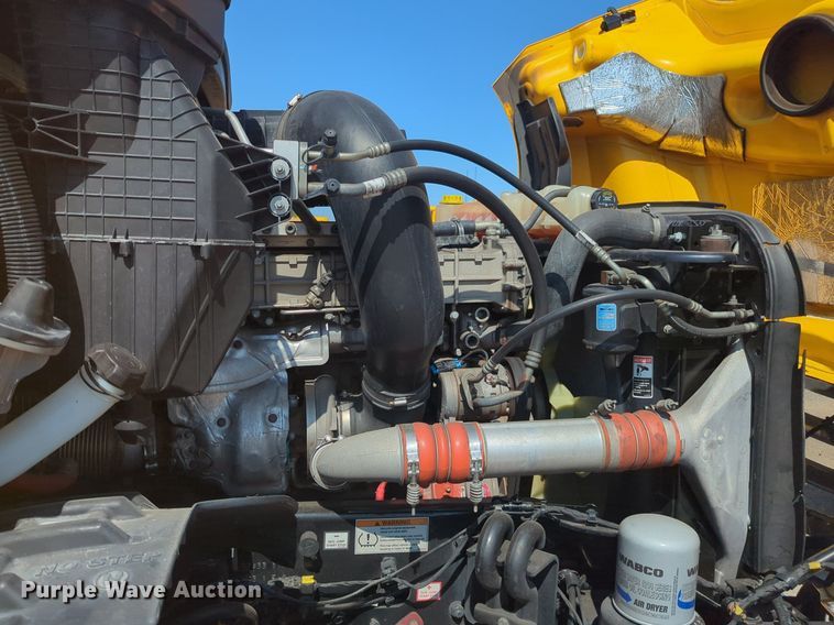 image for item NW9618 2021 Freightliner  Cascadia 126 semi truck