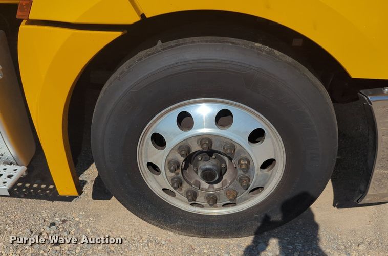 image for item NW9618 2021 Freightliner  Cascadia 126 semi truck