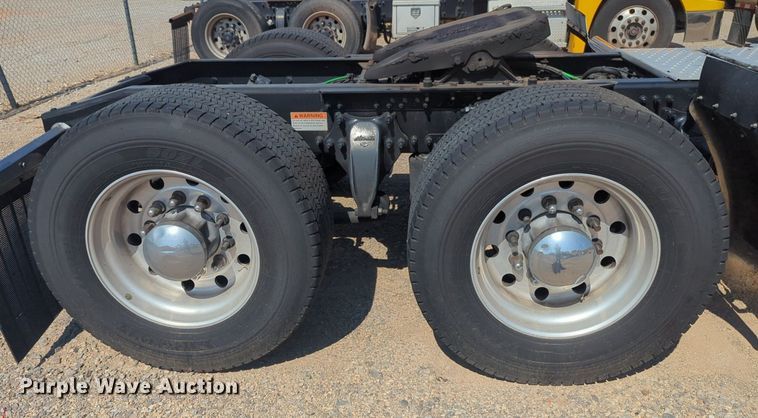 image for item NW9618 2021 Freightliner  Cascadia 126 semi truck