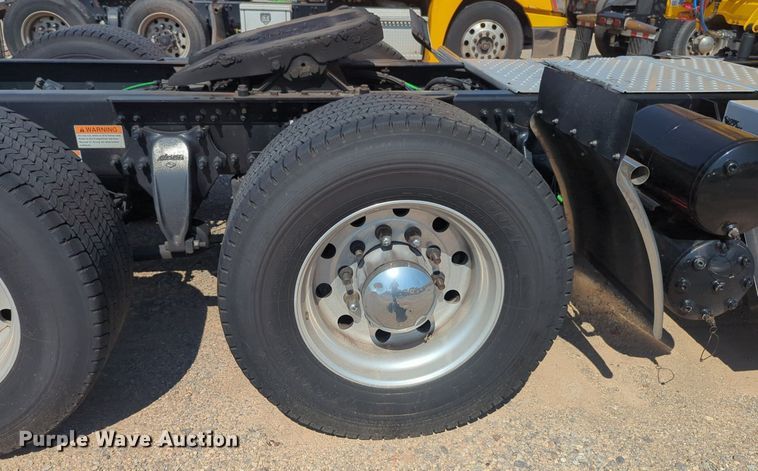 image for item NW9618 2021 Freightliner  Cascadia 126 semi truck