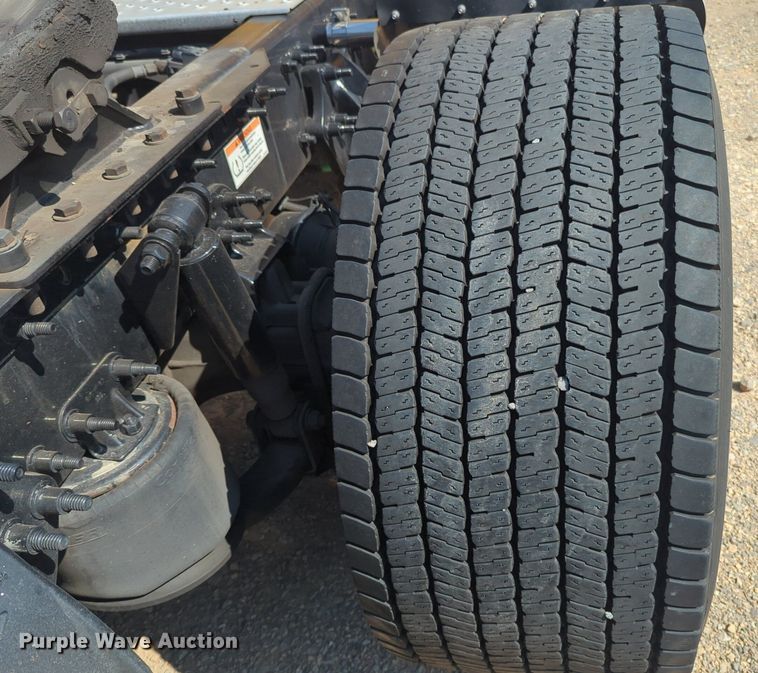 image for item NW9618 2021 Freightliner  Cascadia 126 semi truck