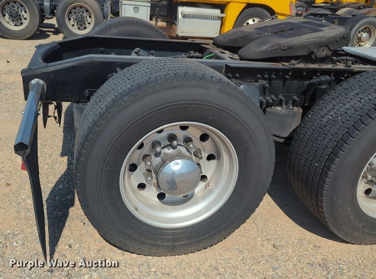 image for item NW9618 2021 Freightliner  Cascadia 126 semi truck