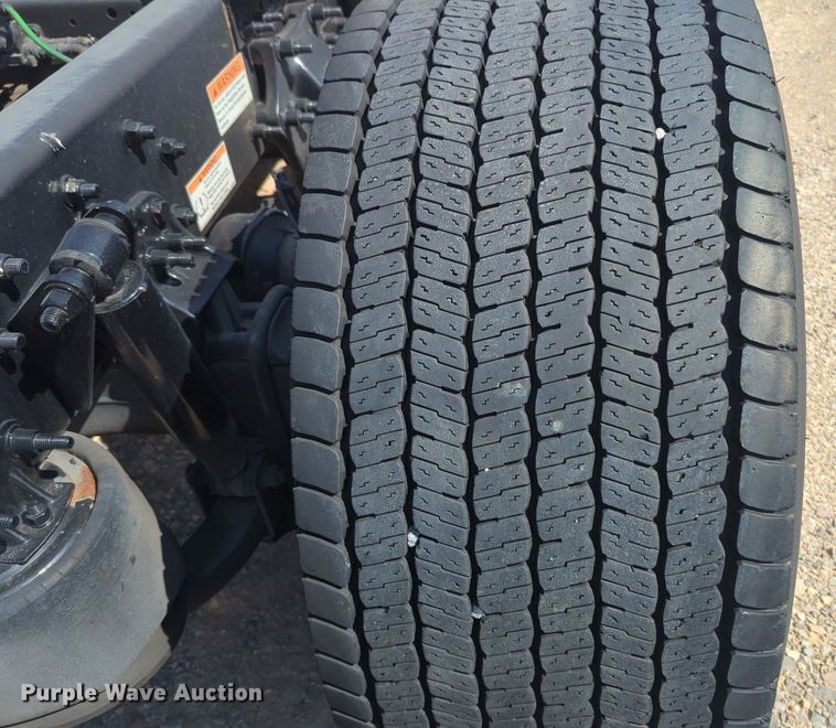 image for item NW9618 2021 Freightliner  Cascadia 126 semi truck