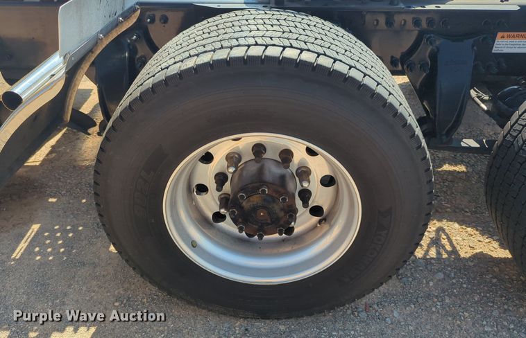 image for item NW9618 2021 Freightliner  Cascadia 126 semi truck