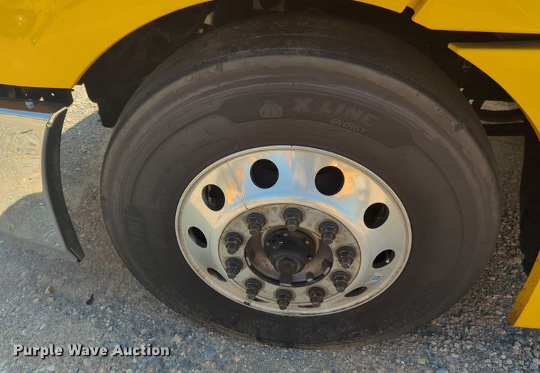 image for item NW9618 2021 Freightliner  Cascadia 126 semi truck