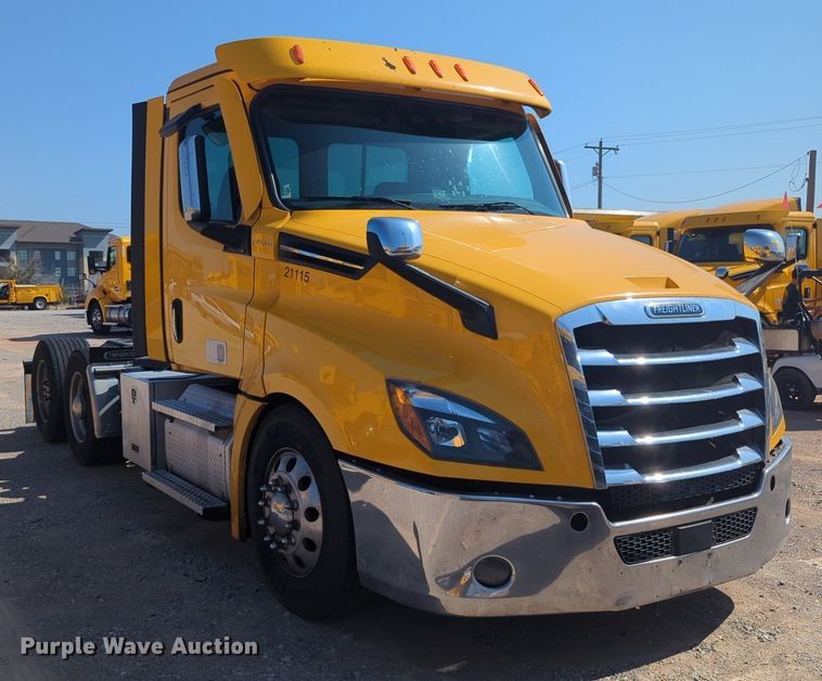 image for item NW9619 2021 Freightliner  Cascadia 126 semi truck