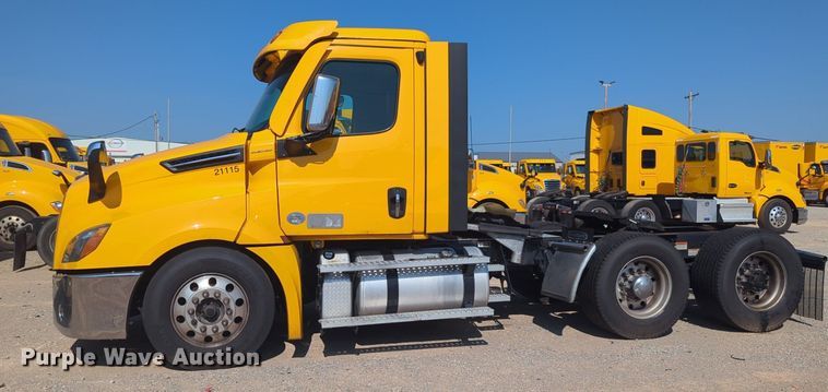 image for item NW9619 2021 Freightliner  Cascadia 126 semi truck