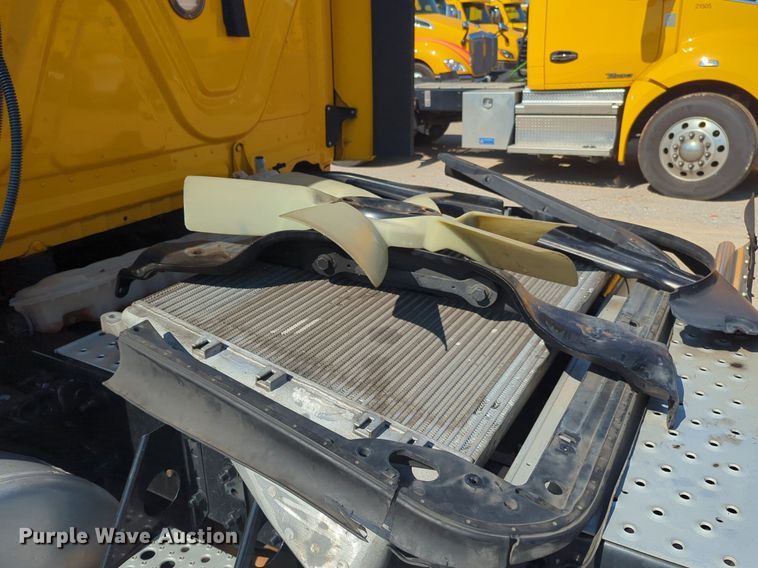 image for item NW9619 2021 Freightliner  Cascadia 126 semi truck