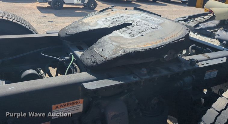 image for item NW9619 2021 Freightliner  Cascadia 126 semi truck