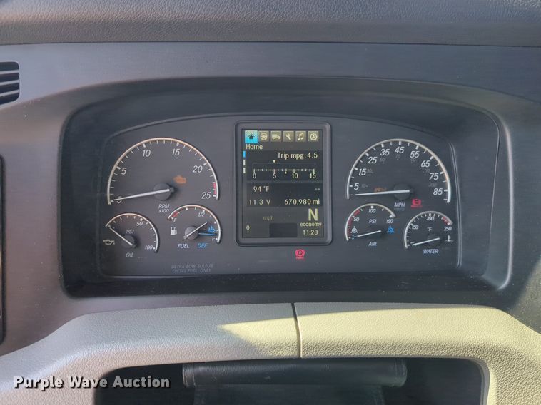 image for item NW9619 2021 Freightliner  Cascadia 126 semi truck