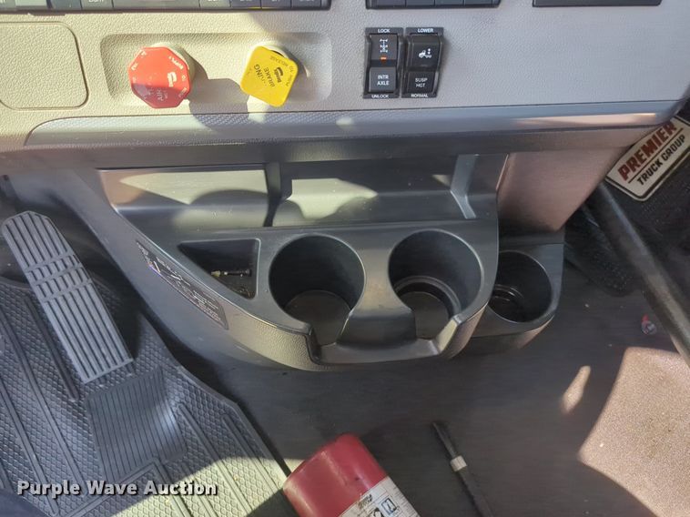 image for item NW9619 2021 Freightliner  Cascadia 126 semi truck