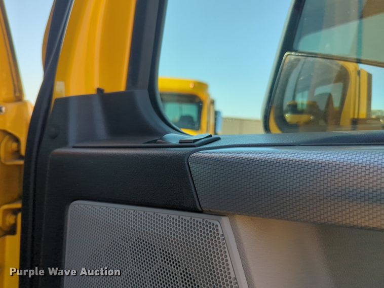 image for item NW9619 2021 Freightliner  Cascadia 126 semi truck