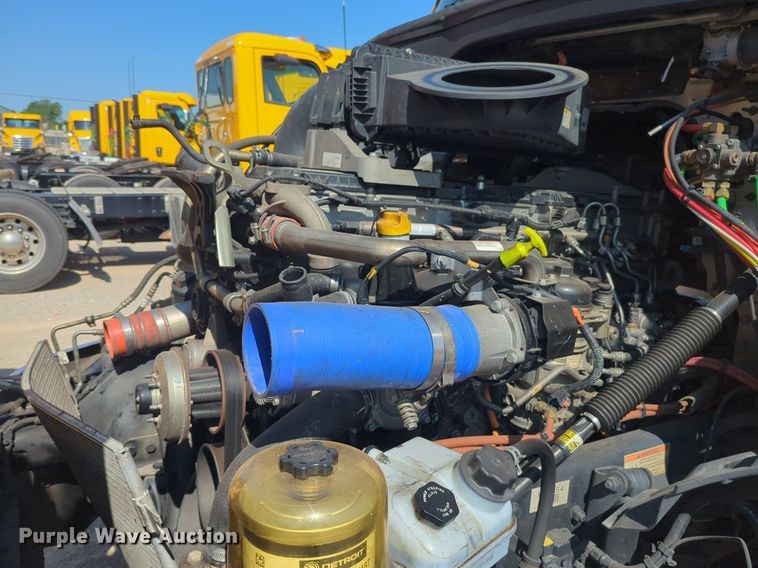 image for item NW9619 2021 Freightliner  Cascadia 126 semi truck